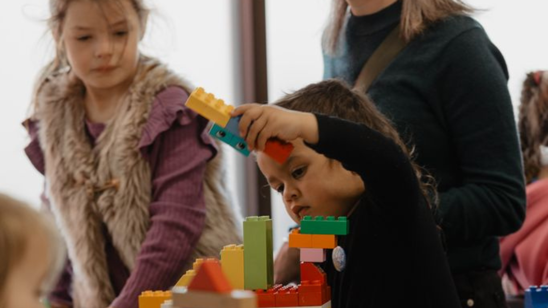 Kids learning STEM with blocks