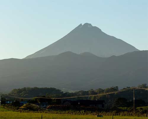 Taranaki image of mountain