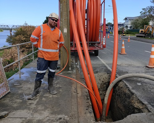 Downer worker with underground cable on Whanganui roadside